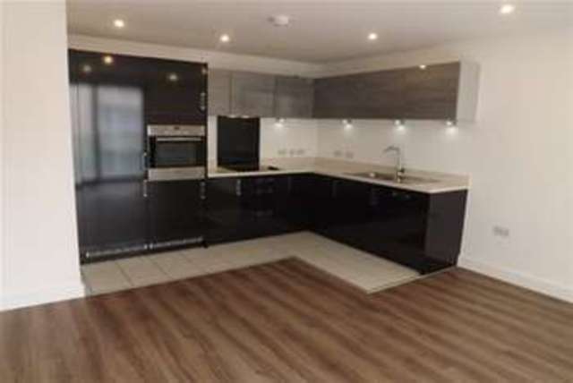  Image of 2 bedroom Flat to rent in Millennium Promenade Bristol BS1 at Bristol, BS1 5SW