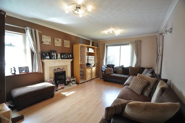  Image of 4 bedroom Detached house for sale in Ivar Gardens Lychpit Basingstoke RG24 at Ivar Gardens Lychpit Basingstoke, RG24 8YD