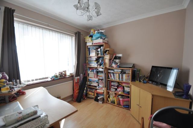  Image of 4 bedroom Detached house for sale in Ivar Gardens Lychpit Basingstoke RG24 at Ivar Gardens Lychpit Basingstoke, RG24 8YD