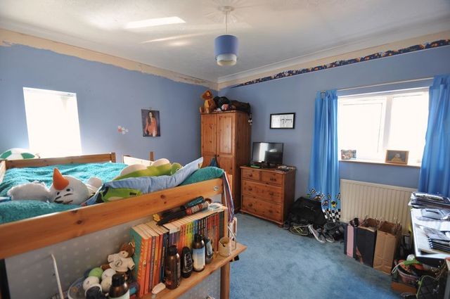  Image of 4 bedroom Detached house for sale in Ivar Gardens Lychpit Basingstoke RG24 at Ivar Gardens Lychpit Basingstoke, RG24 8YD