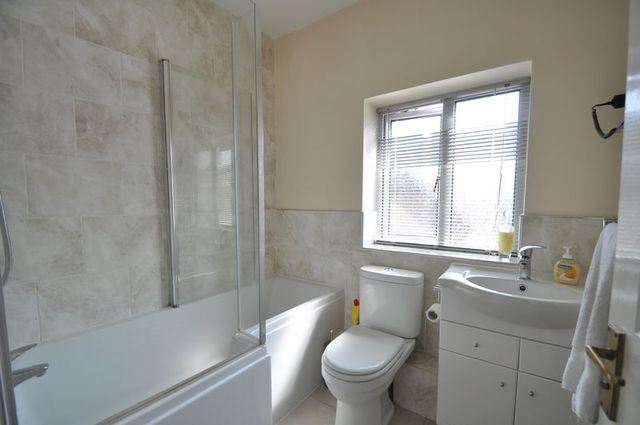  Image of 4 bedroom Detached house for sale in Ivar Gardens Lychpit Basingstoke RG24 at Ivar Gardens Lychpit Basingstoke, RG24 8YD