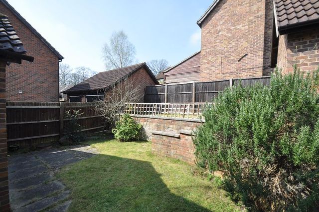  Image of 4 bedroom Detached house for sale in Ivar Gardens Lychpit Basingstoke RG24 at Ivar Gardens Lychpit Basingstoke, RG24 8YD
