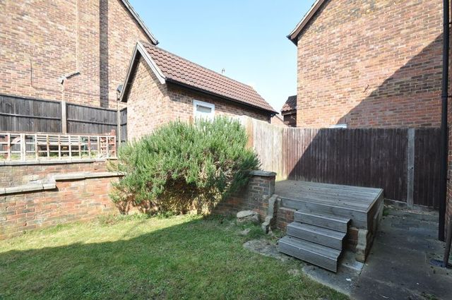  Image of 4 bedroom Detached house for sale in Ivar Gardens Lychpit Basingstoke RG24 at Ivar Gardens Lychpit Basingstoke, RG24 8YD
