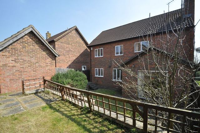  Image of 4 bedroom Detached house for sale in Ivar Gardens Lychpit Basingstoke RG24 at Ivar Gardens Lychpit Basingstoke, RG24 8YD