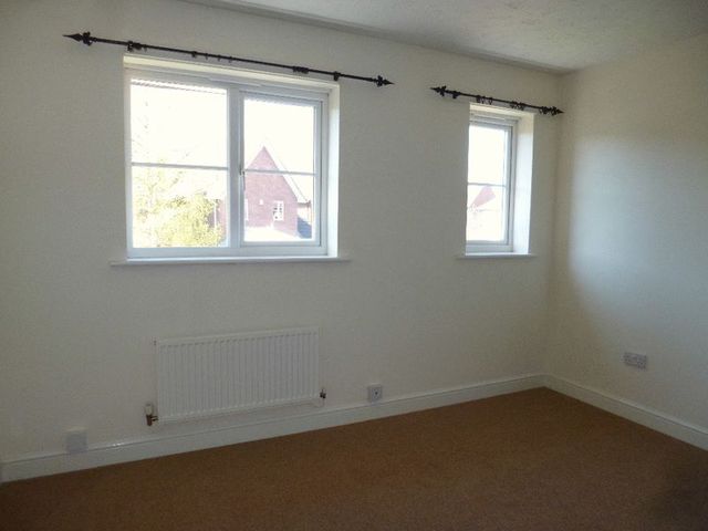  Image of 3 bedroom Detached house to rent in Jersey Crescent Longton Stoke-on-Trent ST3 at Jersey Crescent Lightwood Stoke-On-Trent, ST3 4TJ