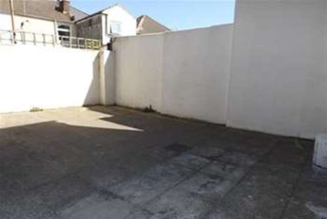  Image of 1 bedroom Flat to rent in Kingston Road Portsmouth PO2 at Portsmouth, PO2 7PD