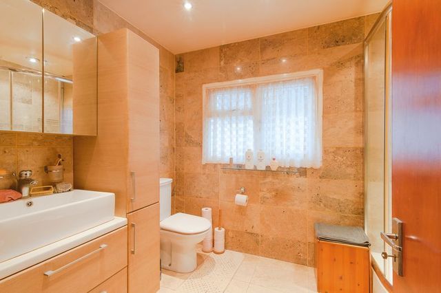  Image of 2 bedroom Flat for sale in Langthorne Street London SW6 at Langthorne Street Fulham London, SW6 6JY