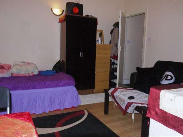  Image of Studio flat to rent in Leytonstone Road London E15 at Leytonstone Road Stratford London, E15 1SE