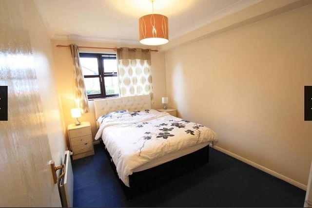  Image of 2 bedroom Flat to rent in Lowry Crescent Mitcham CR4 at Mitcham, CR4 3NX