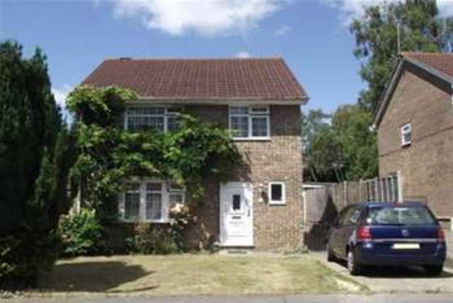  Image of 4 bedroom Detached house to rent in Lytchett Drive Broadstone BH18 at Broadstone, BH18 9LB