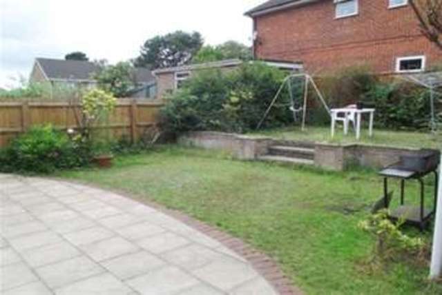  Image of 4 bedroom Detached house to rent in Lytchett Drive Broadstone BH18 at Broadstone, BH18 9LB