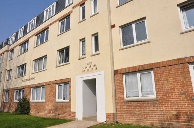  Image of 2 bedroom Flat to rent in Magdala Road Cosham Portsmouth PO6 at Magdala Road Cosham Portsmouth, PO6 2QH