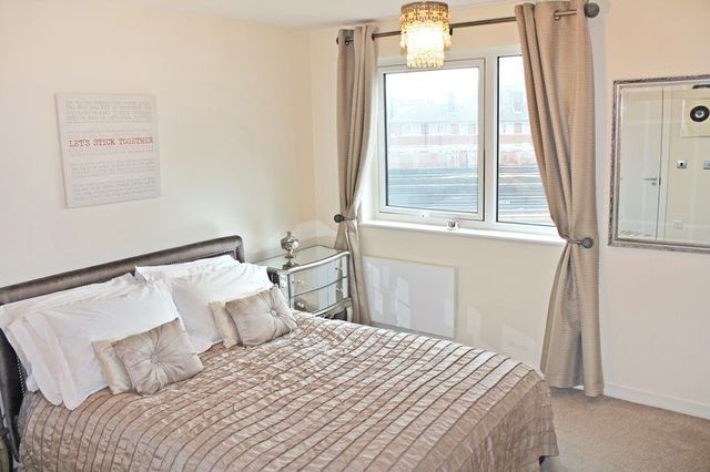  Image of 2 bedroom Flat for sale in Maltby Street London SE1 at 41 Maltby Street  London, SE1 3FF