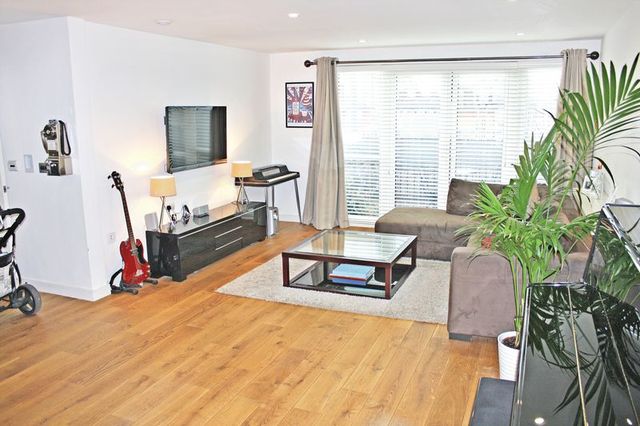 Image of 2 bedroom Flat for sale in Maltby Street London SE1 at 41 Maltby Street  London, SE1 3FF