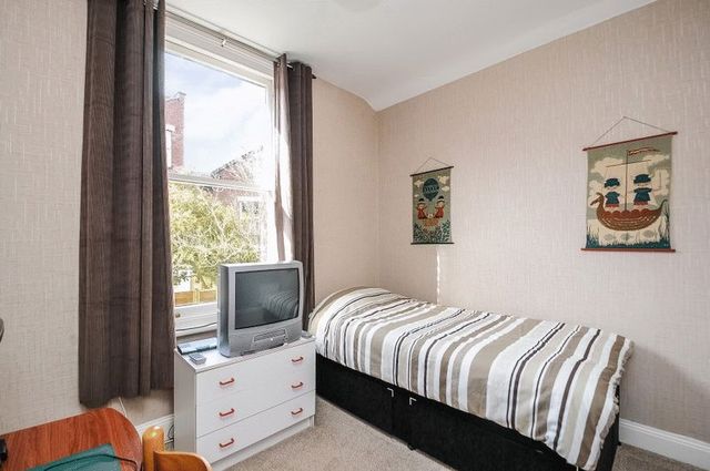  Image of 5 bedroom Terraced house for sale in Manor Park Redland Bristol BS6 at Manor Park Redland Bristol, BS6 7HN
