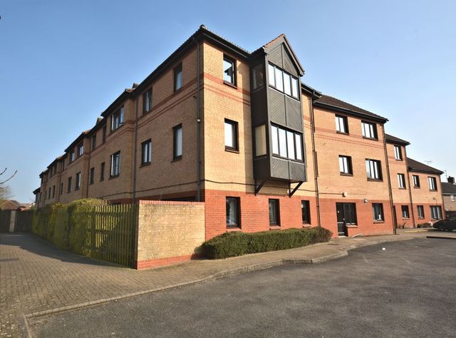  Image of 2 bedroom Retirement Property for sale in Fairacres Road Didcot OX11 at Fairacres Road  Didcot, OX11 8QZ