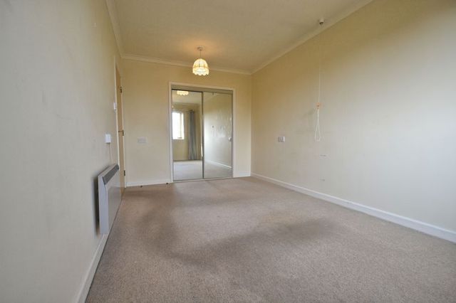  Image of 2 bedroom Retirement Property for sale in Fairacres Road Didcot OX11 at Fairacres Road  Didcot, OX11 8QZ