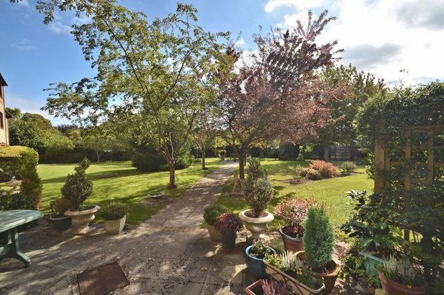 Image of 2 bedroom Retirement Property for sale in Fairacres Road Didcot OX11 at Fairacres Road  Didcot, OX11 8QZ