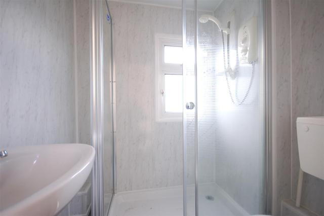  Image of 1 bedroom Bungalow to rent in Mere Oak Park Three Mile Cross Reading RG7 at Mere Oak Park Reading Reading, RG7 1NR