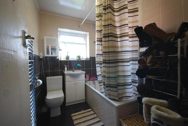  Image of 2 bedroom Maisonette to rent in Milford Gardens Wembley HA0 at WEMBLEY, HA0 2AR