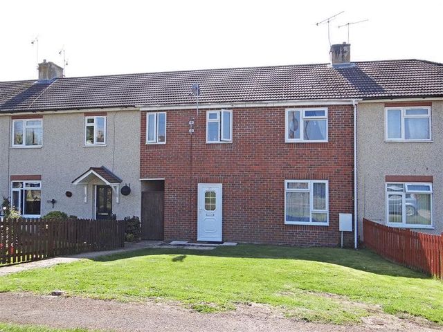  Image of 4 bedroom Terraced house for sale in Moot Close Downton Salisbury SP5 at Moot Close Downton Downton, SP5 3JX