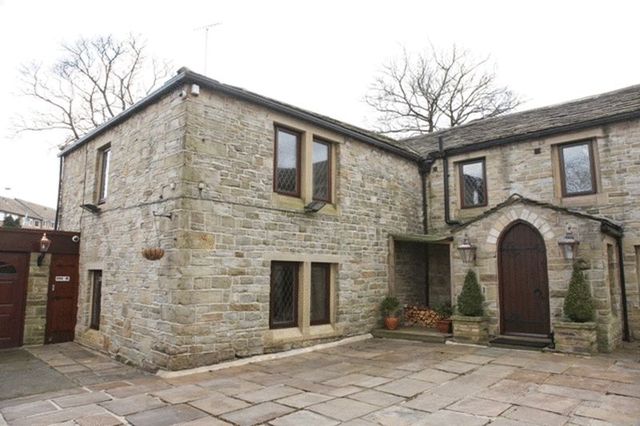  Image of 4 bedroom Detached house for sale in Mount Pellon Pellon Halifax HX2 at Mount Pellon  Halifax, HX2 0EE