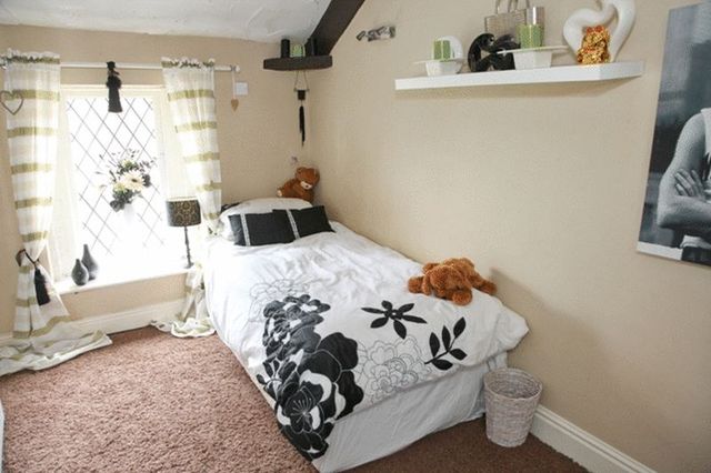  Image of 4 bedroom Detached house for sale in Mount Pellon Pellon Halifax HX2 at Mount Pellon  Halifax, HX2 0EE