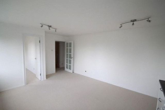  Image of 1 bedroom Flat for sale in Myers Lane London SE14 at Myers Lane  London, SE14 5RX