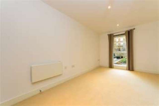  Image of 1 bedroom Flat to rent in Bromyard Avenue London W3 at London, W3 7FJ