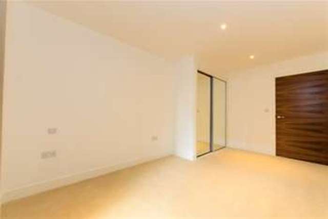  Image of 1 bedroom Flat to rent in Bromyard Avenue London W3 at London, W3 7FJ