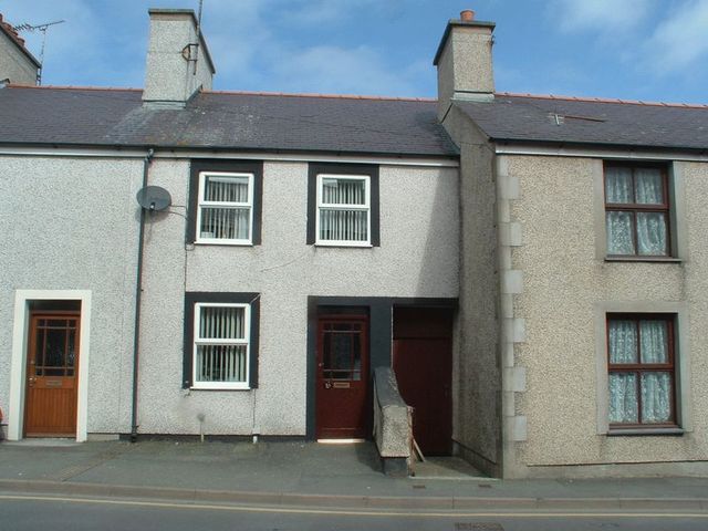  Image of 3 bedroom Terraced house to rent in Mona Street Amlwch LL68 at Mona Street  Amlwch, LL68 9AN