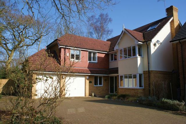  Image of 6 bedroom Detached house for sale in Highcliffe Close Woodley Reading RG5 at Highcliffe Close Woodley Reading, RG5 4RE