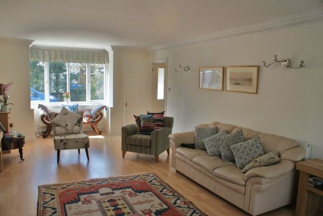  Image of 6 bedroom Detached house for sale in Highcliffe Close Woodley Reading RG5 at Highcliffe Close Woodley Reading, RG5 4RE
