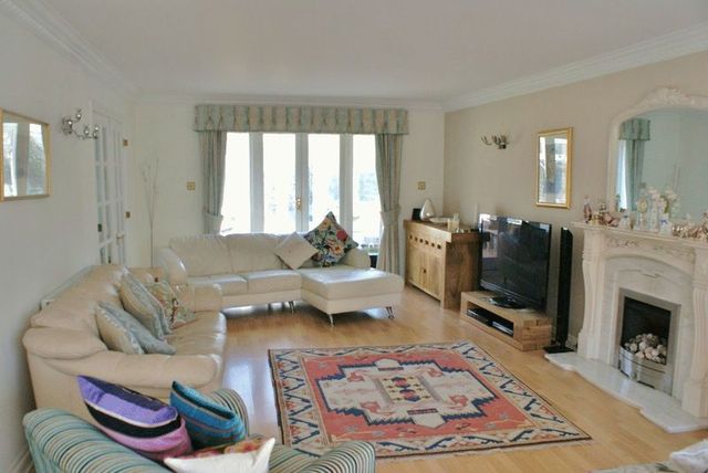  Image of 6 bedroom Detached house for sale in Highcliffe Close Woodley Reading RG5 at Highcliffe Close Woodley Reading, RG5 4RE