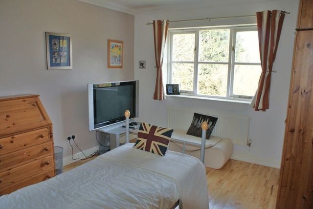  Image of 6 bedroom Detached house for sale in Highcliffe Close Woodley Reading RG5 at Highcliffe Close Woodley Reading, RG5 4RE