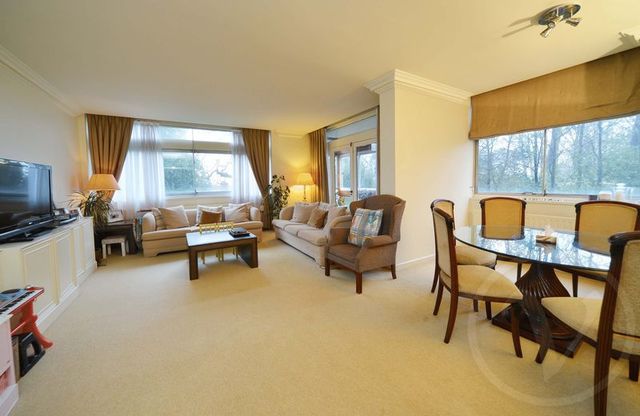  Image of 3 bedroom Flat to rent in Oak Hill Park London NW3 at Oak Hill Park Array Hampstead, NW3 7LJ