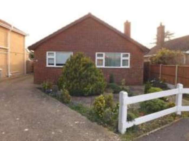  Image of 3 bedroom Bungalow for sale in Orchard Park Grimoldby Louth LN11 at Grimoldby Louth Grimoldby, LN11 8TN