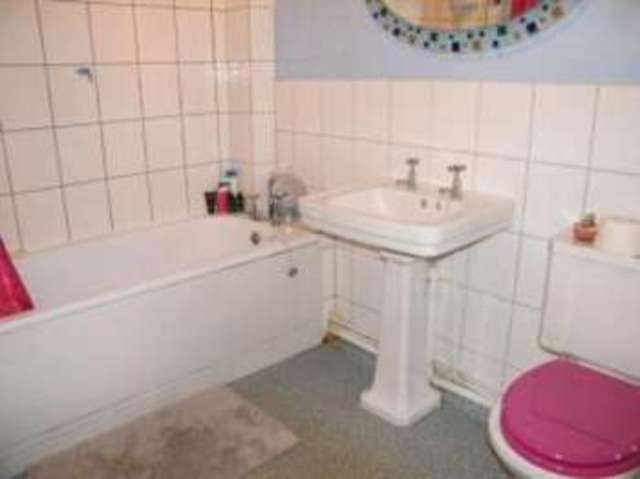  Image of 1 bedroom Flat for sale in Oxford Way Heaton Norris Stockport SK4 at Stockport Heaton Norris Heaton Moor, SK4 1JR