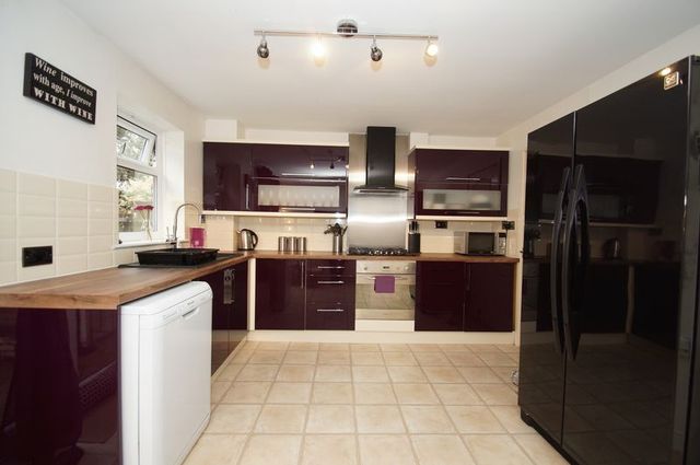  Image of 3 bedroom Detached house to rent in Paddock Lane Redditch B98 at Paddock Lane Oakenshaw Redditch, B98 7XT
