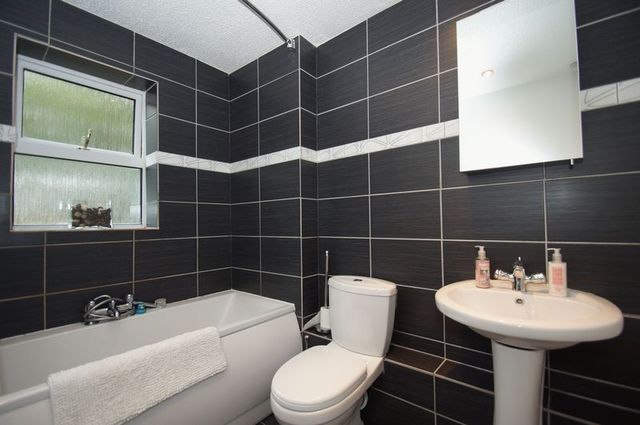  Image of 3 bedroom Detached house to rent in Paddock Lane Redditch B98 at Paddock Lane Oakenshaw Redditch, B98 7XT