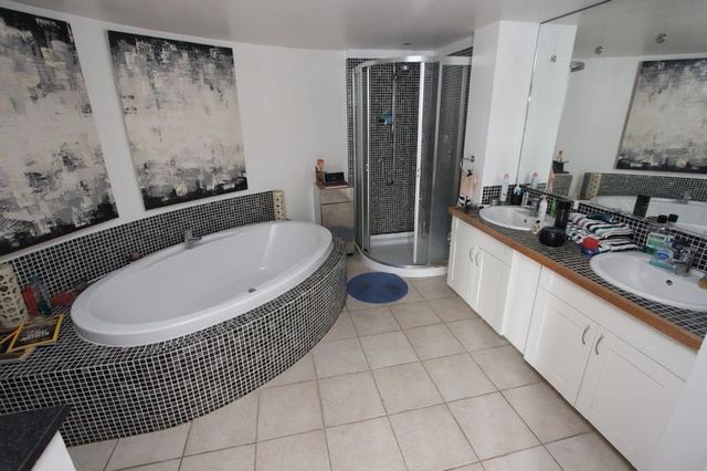  Image of 2 bedroom Flat for sale in Portland Street Southampton SO14 at Portland Street City Centre Southampton, SO14 7BH