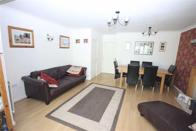  Image of 4 bedroom Property for sale in Pioneer Road Swindon SN25 at Pioneer Road Oakhurst Oakhurst, SN25 2LD