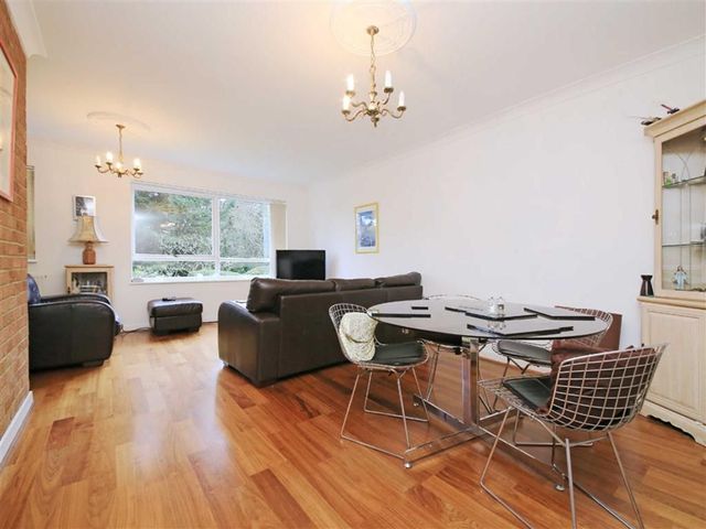  Image of 2 bedroom Flat to rent in Lincoln Road Enfield EN1 at Pottersfield Bush Hill Park Bush Hill Park, EN1 2DF