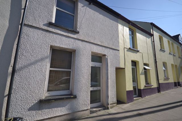  Image of 2 bedroom Terraced house to rent in Priory Street Carmarthen SA31 at Priory Street  Carmarthen, SA31 1NE