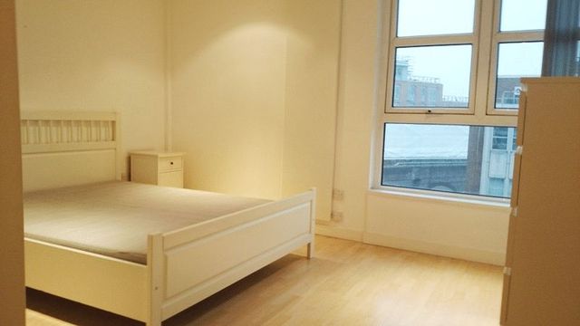  Image of 2 bedroom Flat to rent in Upper Richmond Road London SW15 at Upper Richmond Road  Putney, SW15 2SR