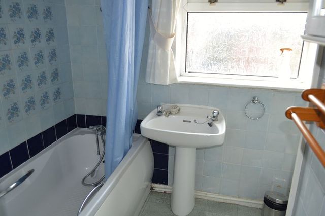  Image of 3 bedroom Semi-Detached house for sale in Queen Elizabeth Avenue South Ferriby Barton-upon-Humber DN18 at Queen Elizabeth Avenue South Ferriby South Ferriby, DN18 6HJ