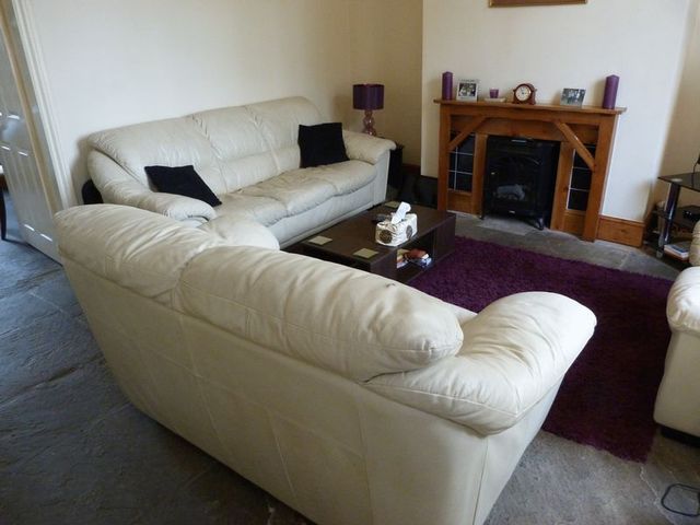  Image of 3 bedroom Terraced house to rent in Railway View Shaw Oldham OL2 at Railway View Shaw Oldham, OL2 8BQ