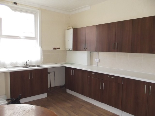  Image of 4 bedroom End of Terrace to rent in Recreation Street Leeds LS11 at Recreation Street Holbeck Leeds, LS11 0AR