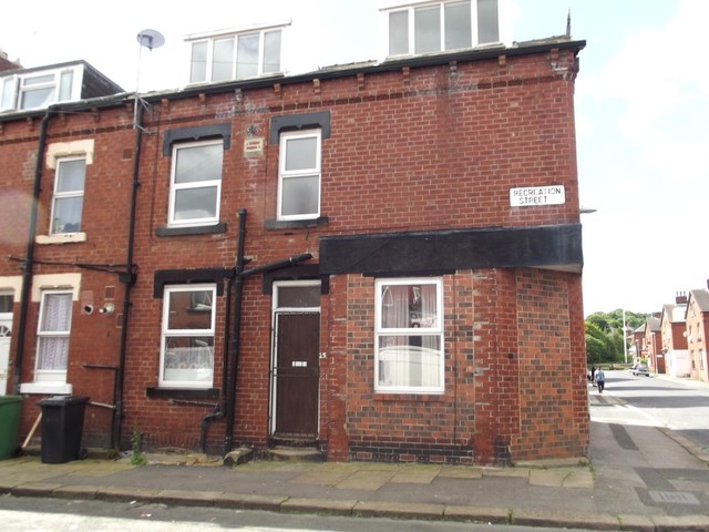  Image of 4 bedroom End of Terrace to rent in Recreation Street Leeds LS11 at Recreation Street Holbeck Leeds, LS11 0AR