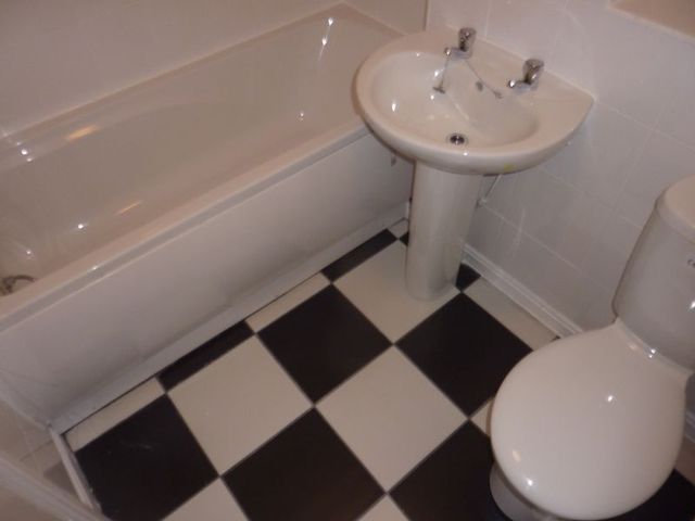  Image of 3 bedroom Terraced house to rent in Redbourne Drive London SE28 at Redbourne Drive Thamesmead London, SE28 8QF